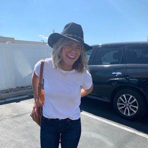 Meet your Posher, Emilia